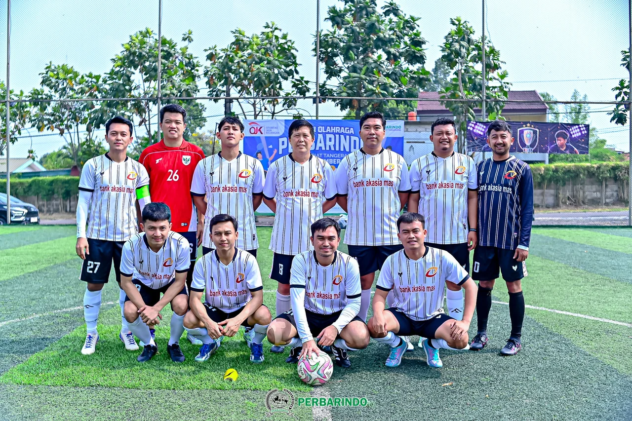 Foto: Tim mini soccer BPR Akasia Mas meraih juara 3 bersama.